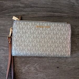 Michael Kors Jet Set Wristlet